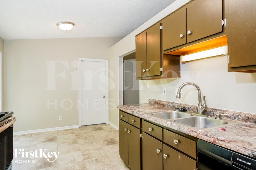 Building Photo - 2804 Grassy Creek Dr