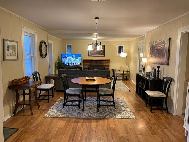 Building Photo - Hillside Cottage! Charming home with a view, 3-bd, 1-ba, fireplace, garage $300 Utility Fee