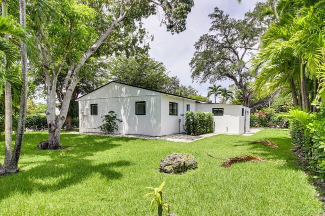 Building Photo - 6124 SW 64th Terrace