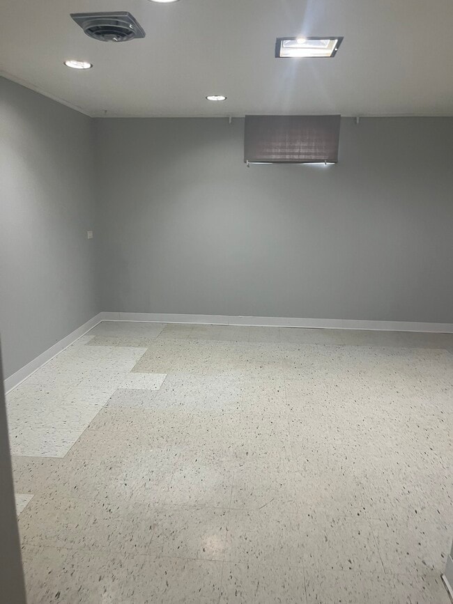 Building Photo - 532 Riley Dr