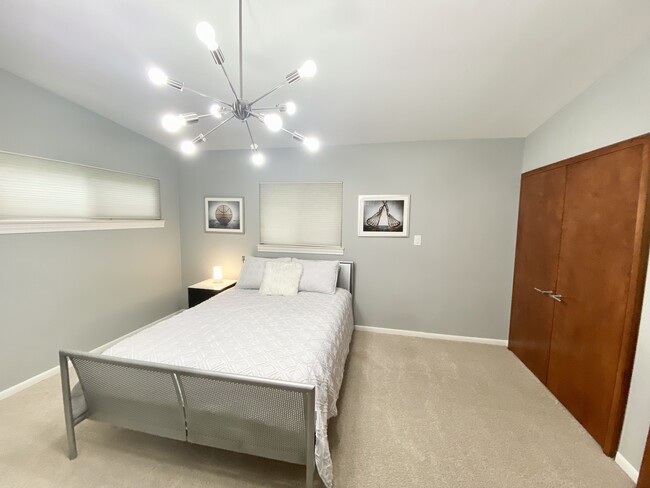 Building Photo - 921 Arden Ln