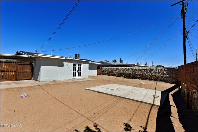 Building Photo - 10324 Newport Dr