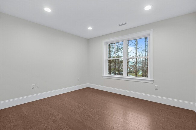 Building Photo - 15 Lily Pond Ln