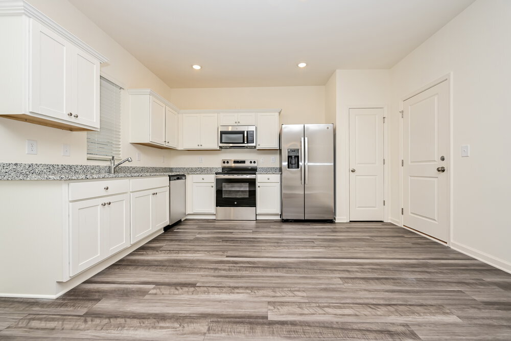 Building Photo - 7661 Saffron Ave