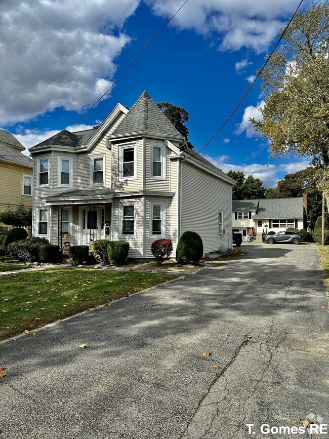 Building Photo - 219 Watertown St