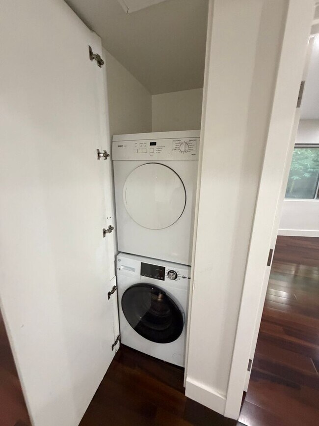 Building Photo - 2-Bedroom Condo in Westwood – Available after 1/18/2026!