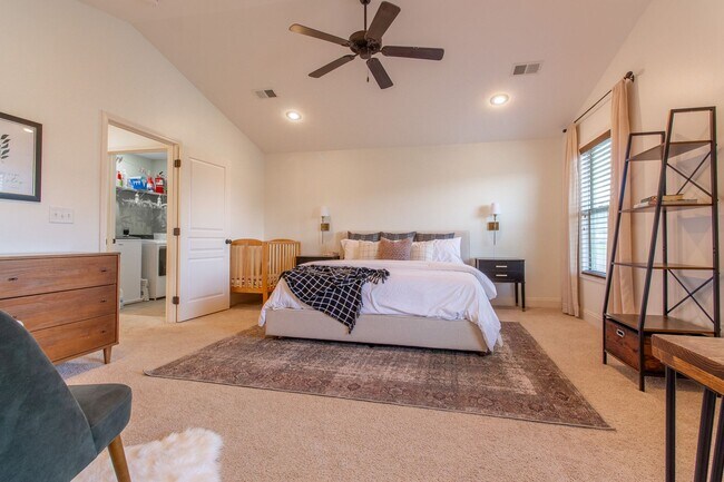 Building Photo - Beautiful 3 Bed/2.5 Bath Home with garage in Jonesborough