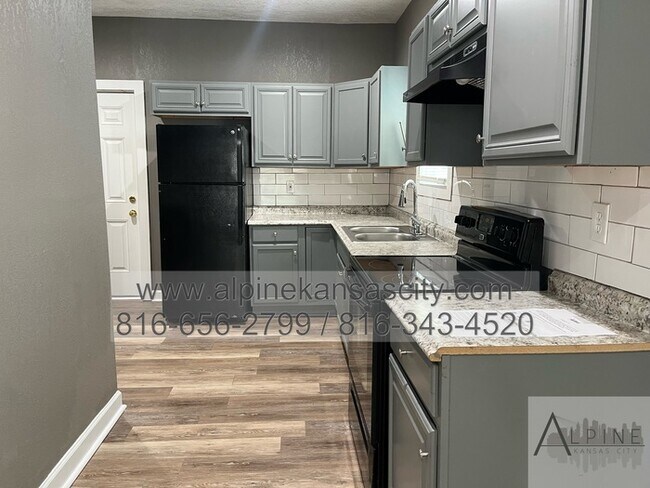 Building Photo - Updated NE Home!