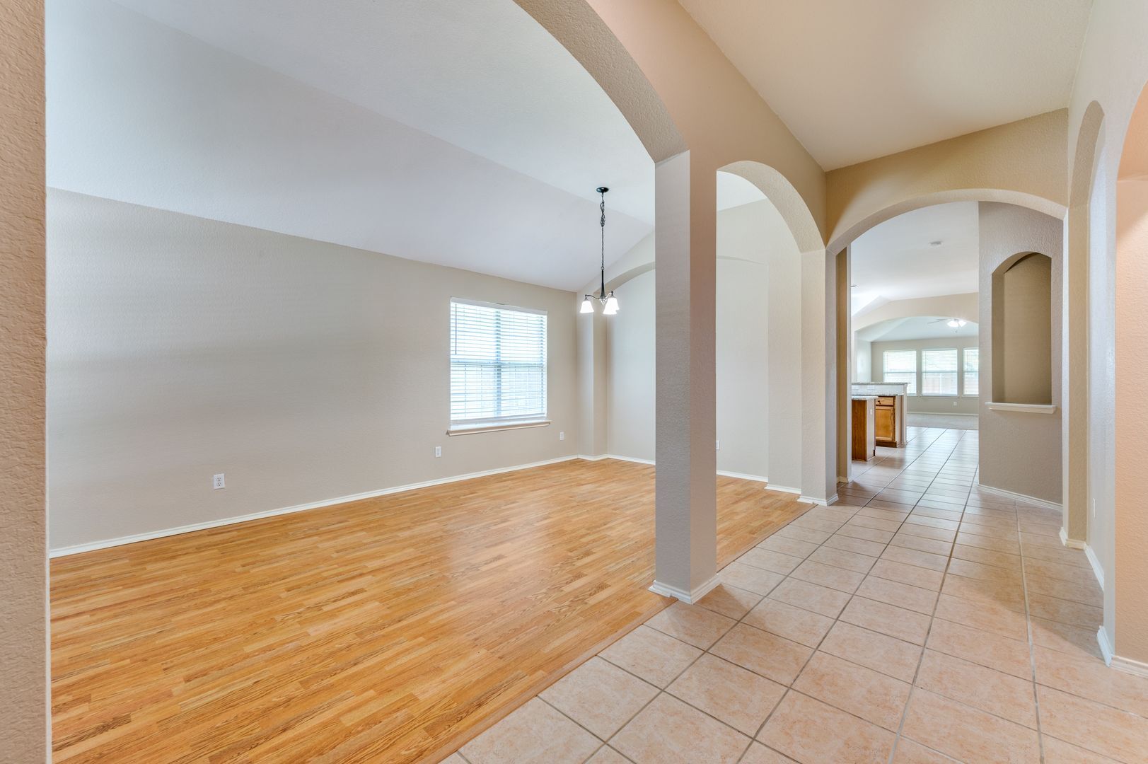 Building Photo - 1117 Red Hawk Dr