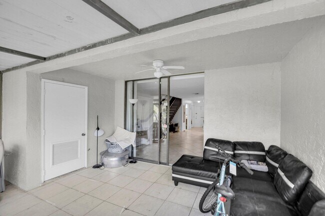 Building Photo - 7690 Lago Del Mar Dr