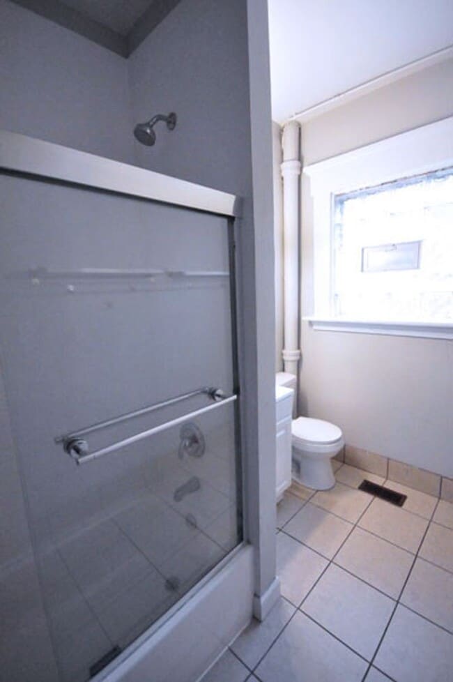 Building Photo - 131 W 8th Ave