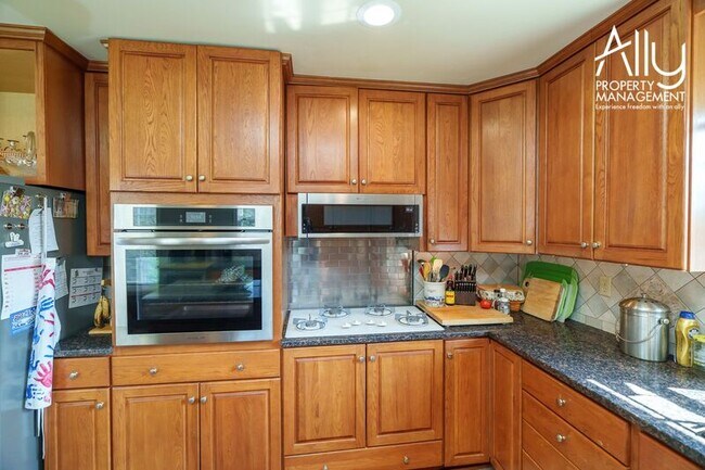 Building Photo - 2733 Southern Hills Ct