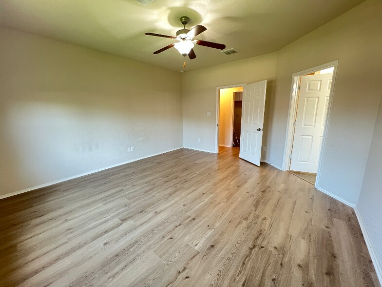 Building Photo - 500 Saddlehorn Way