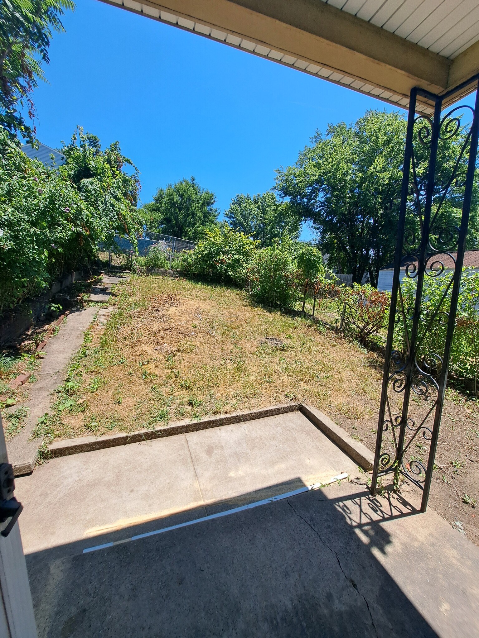 Building Photo - 205 Dengler St