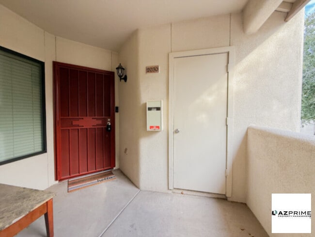 Building Photo - Stylish 2/2 Phoenix Condo with Resort-Styl...