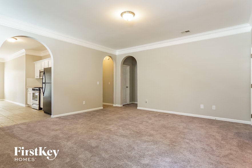 Building Photo - 9399 Brook Forest Cir