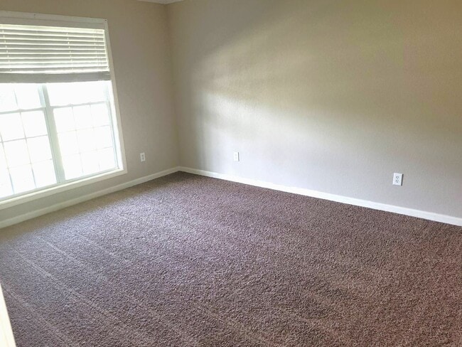 Building Photo - 3 bedroom/ 2 Bath.... Move In Ready!!!!