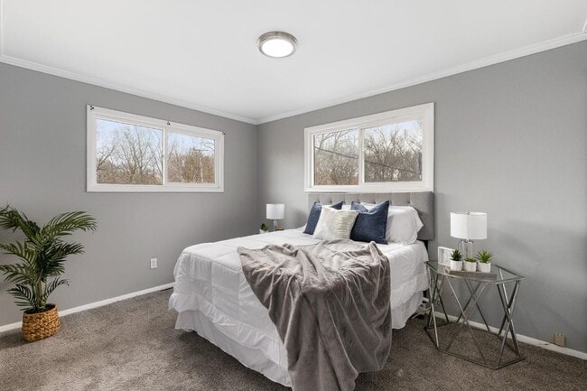 Building Photo - Miller Beach Living FREE Application Fee !
