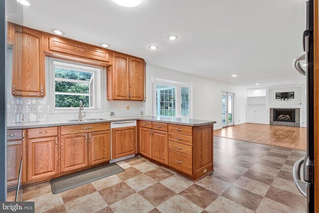 Building Photo - 7730 Falstaff Rd