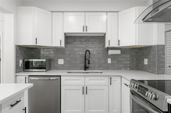 Building Photo - 4049 Iris St N