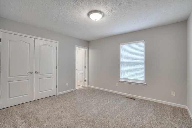 Building Photo - 2567 New Holland Cir