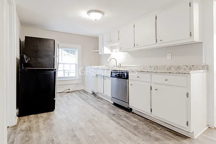 Building Photo - 204 Woodside Ave