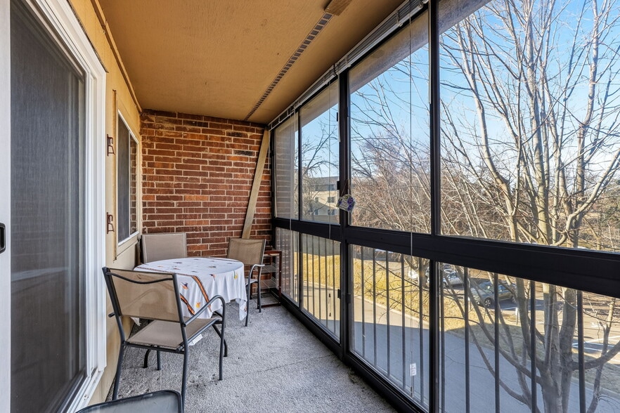 Building Photo - 3850 Plymouth Blvd