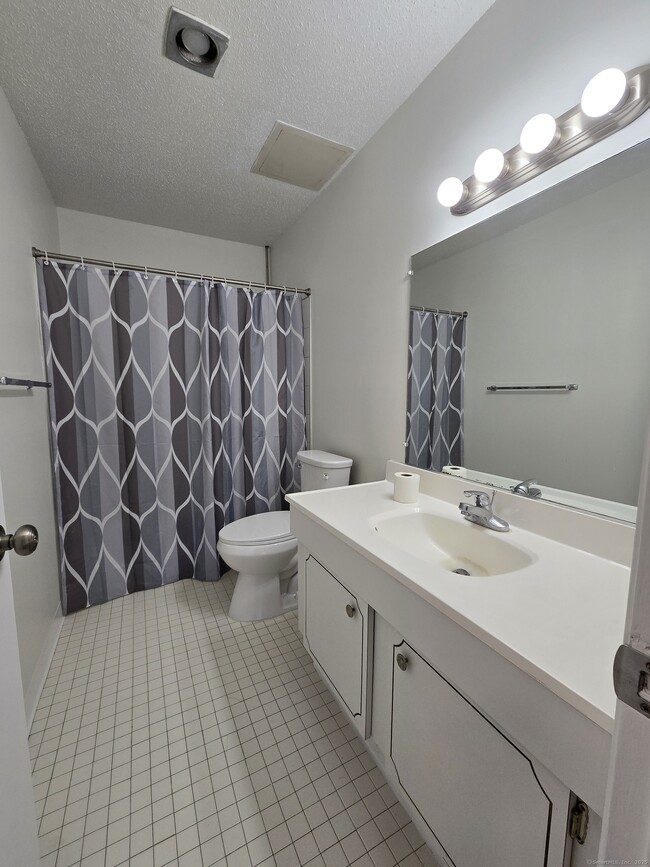 Building Photo - 1209 Cromwell Hills Dr