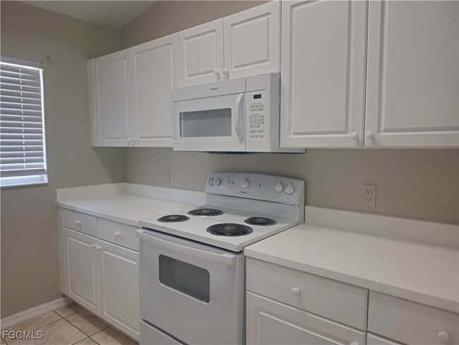 Building Photo - 331 NE 24th Ave