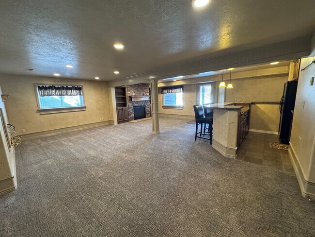 Building Photo - Beautiful Draper Home for Rent!