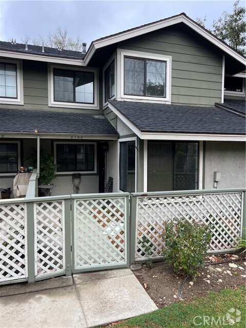 Building Photo - 8786 Knollwood Dr