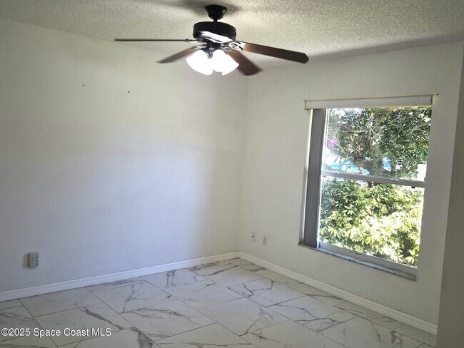 Building Photo - 2365 Bayhill Dr