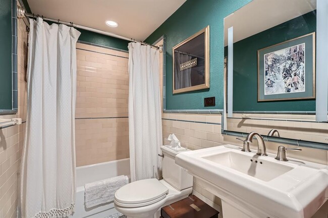 Building Photo - 5306 Summer Cir