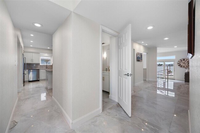 Building Photo - 540 59th Ave