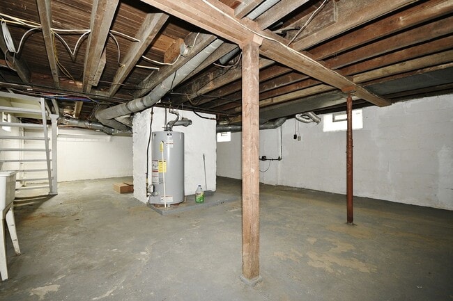 Building Photo - Beautiful 3 Bedrooms, 1 bathroom House Available Now!