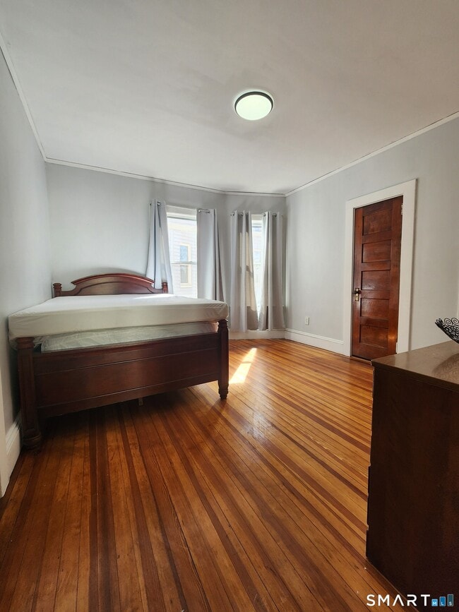 Building Photo - 458 Hillside Ave