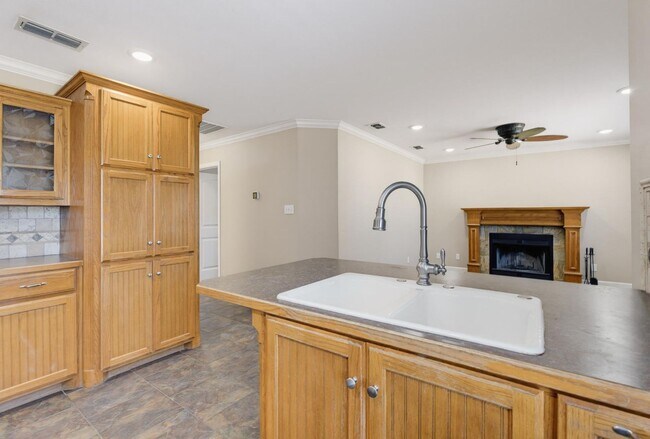 Building Photo - 286 Pilgrim Rd