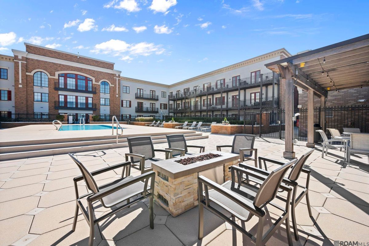 Building Photo - 7707 Bluebonnet Blvd