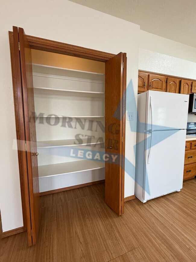 Building Photo - Move-in Special! Charming Home with Mountain Views!