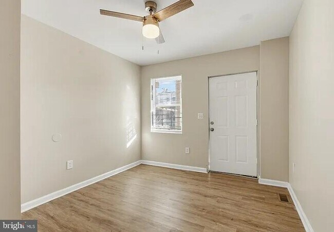 Building Photo - 2429 Barclay St