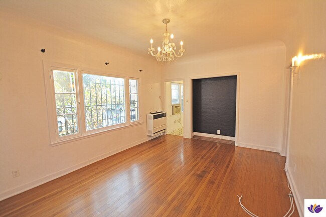 Building Photo - 5727 Carlton Way