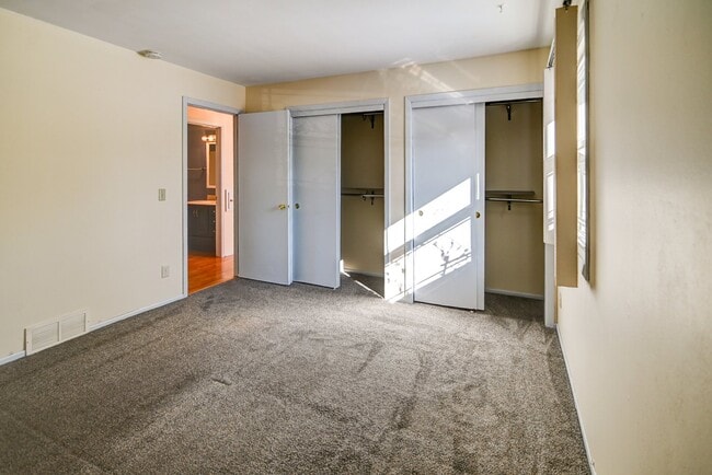 Building Photo - 12 Brompton Cir