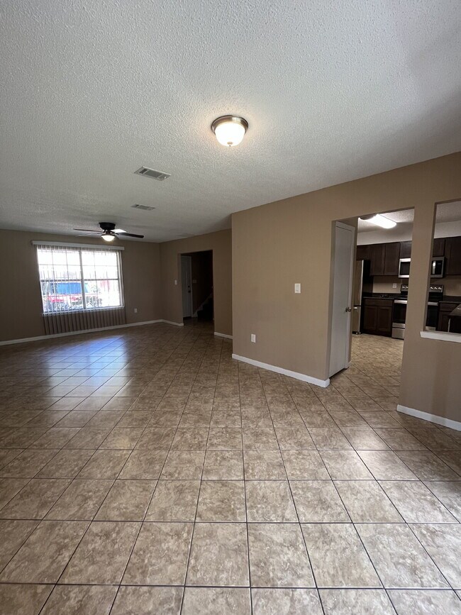 Building Photo - 939 Tanager Rd
