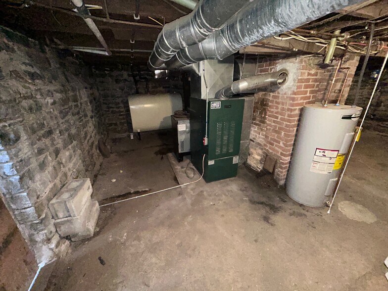 Building Photo - 53 Main St