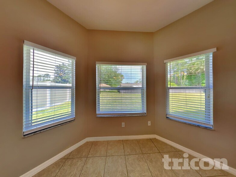 Building Photo - 9 Point Pl