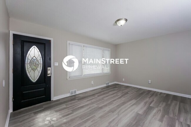 Building Photo - 3 Bedroom Pet-Friendly Home in LOUISVILLE, KY with Main Street Renewal