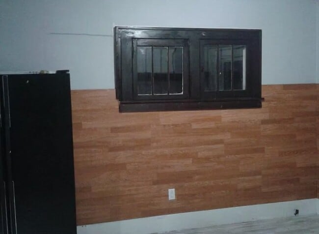 Building Photo - ELEGANT HOME