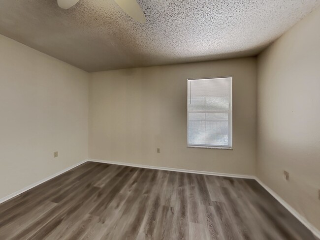 Building Photo - 623 Dory Ln
