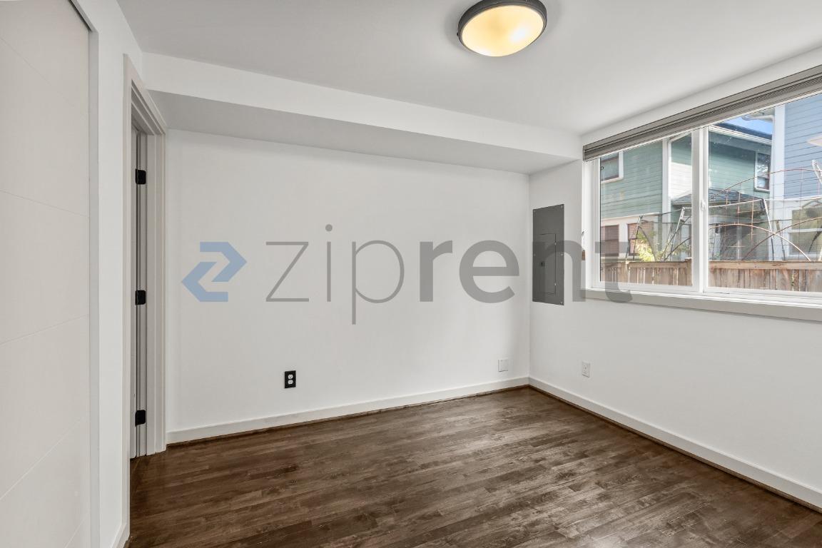 Building Photo - Unit