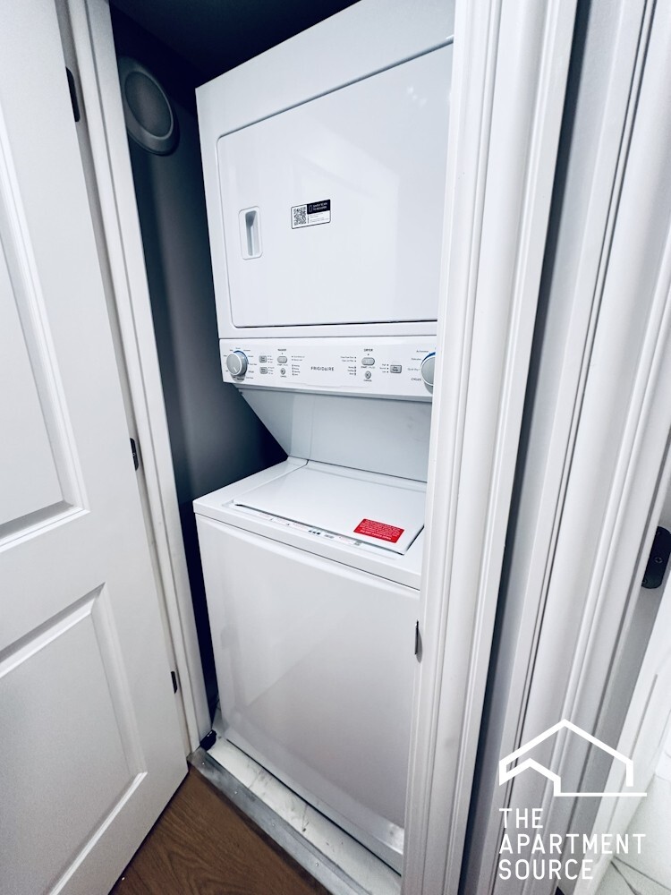 Building Photo - 905 W Agatite Ave